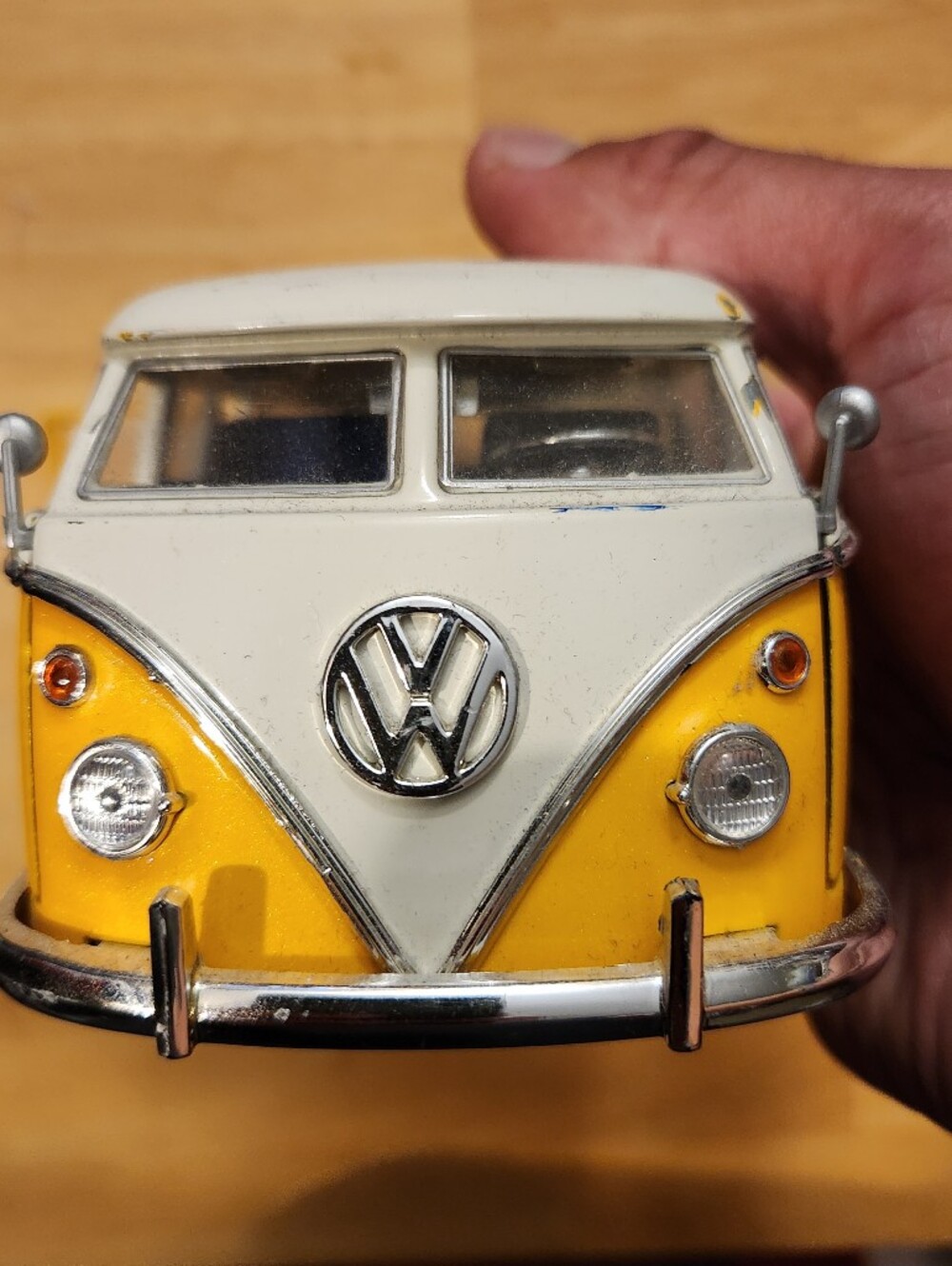 Vtg (2006) Jada Toys V-Dubz Yellow And White 1962 Volkswagon Bus 1:24 scale